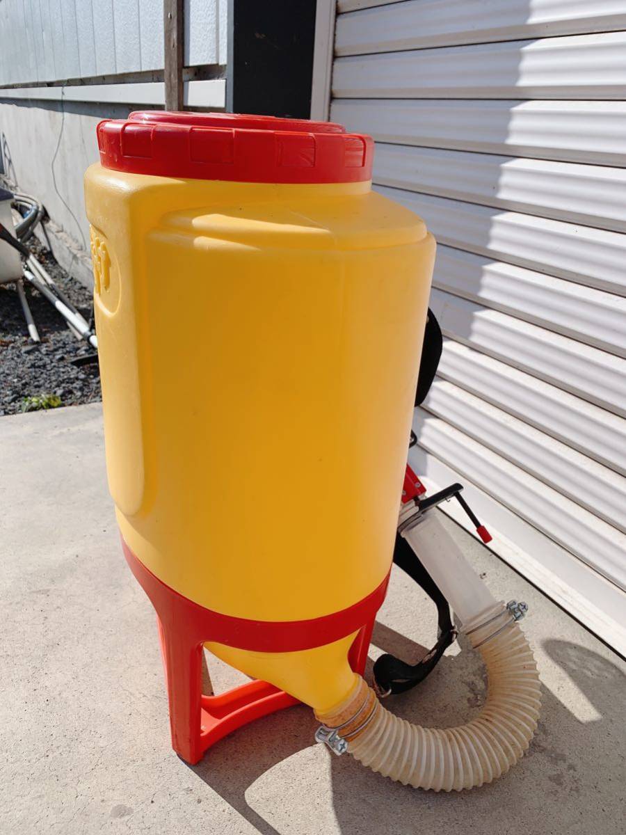 中古 向井工業 肥料撒布機 肥料散布機 さんすけ 背負式 手動 肥料 農薬 