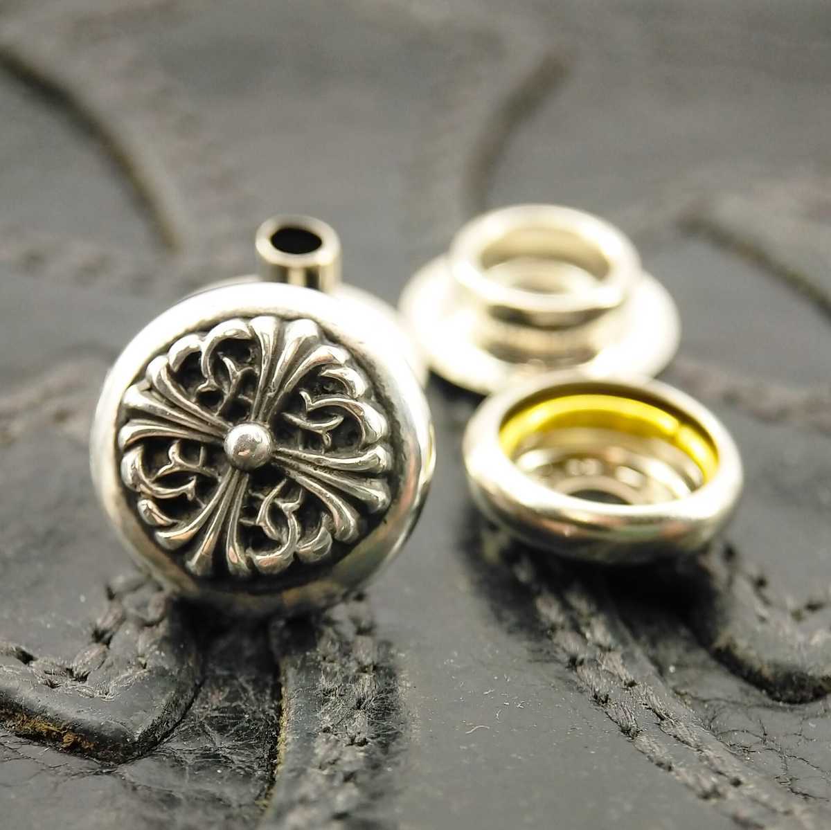 クロムハーツ リベット 虚し フローラルボタン シルバー パーツ 