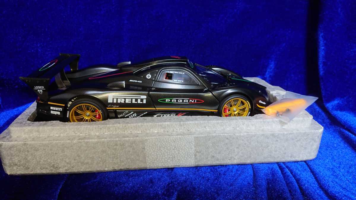 1/18 AUTOART オートアート PAGANI ZONDA R Nurburgring Lap Time