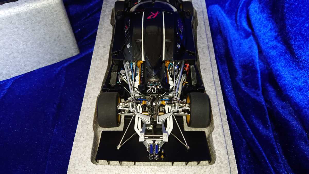 1/18 AUTOART オートアート PAGANI ZONDA R Nurburgring Lap Time