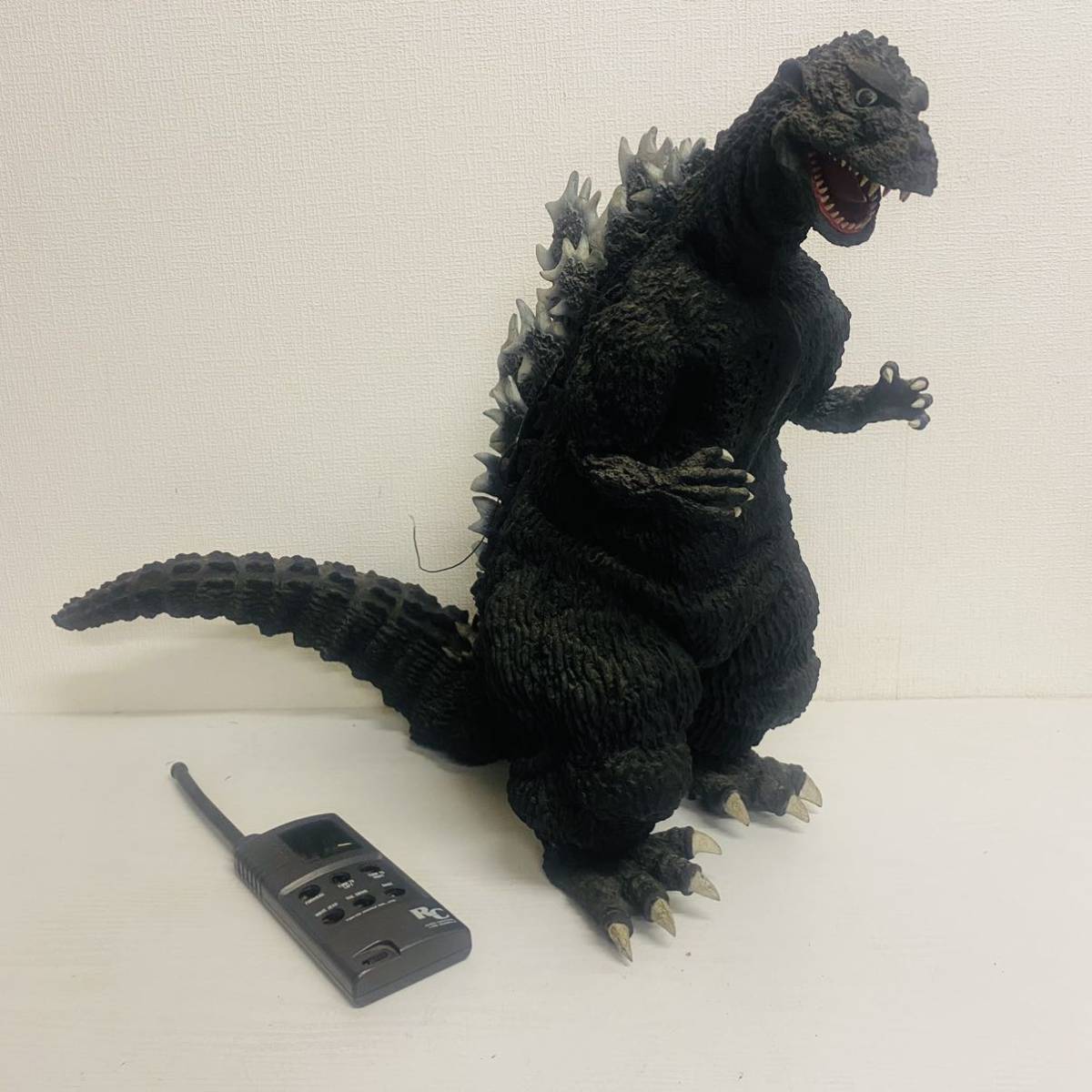 新品，定番人気 ジャンク ゴジラ ラジコン フィギュア RC GODZILLA 東京マルイ GODZILLA RC ジャンク 現状品(ゴジラ)｜売買されたオークション情報、yahooの商品情報をアーカイブ公開 - オークファン ゴジラ
