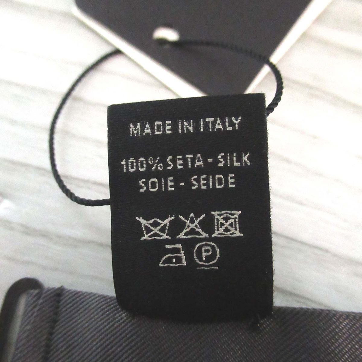 タグ付き FENDI フェンディ シルク100% リボンタイ 蝶ネクタイ 灰  