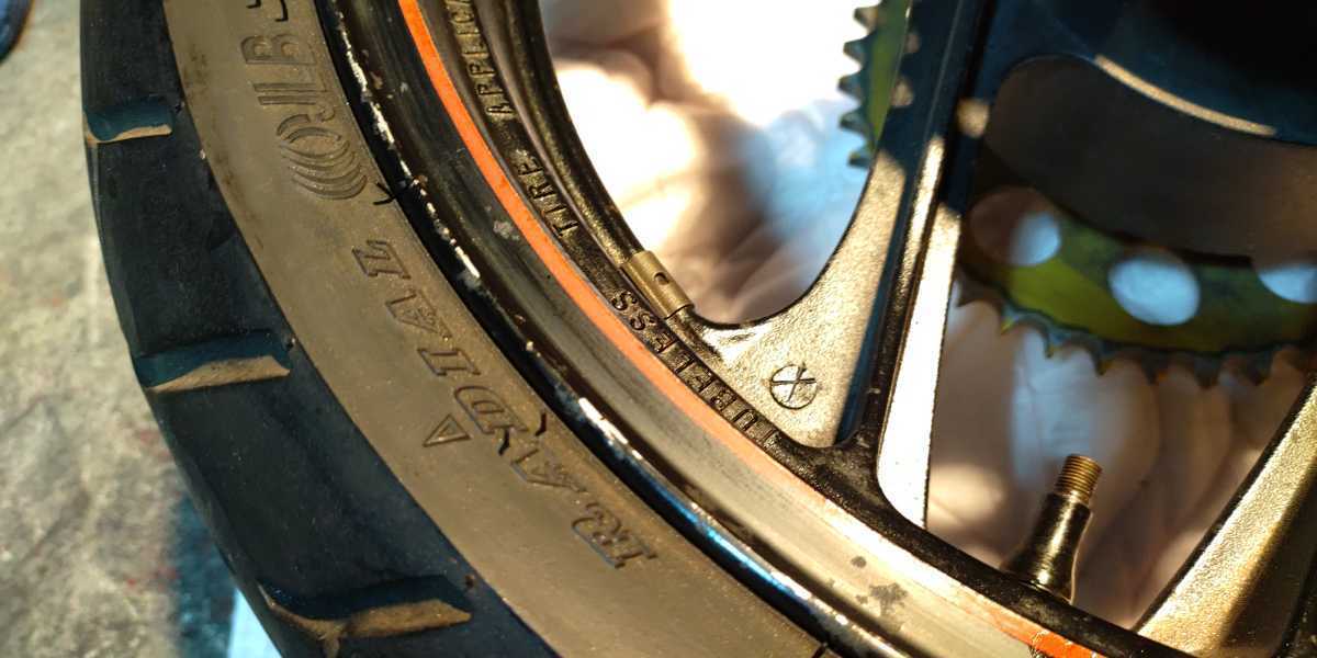 GSX-R1100 GU74A 油冷 純正 リア ホイール 4J.×18インチ GSX-R1100 