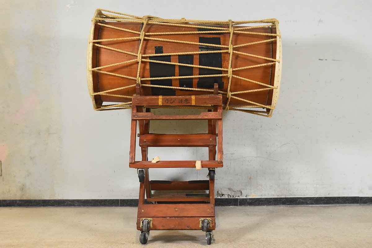 ジャンク品 和太鼓 打楽器 桶太鼓 直径 67cm/高さ約118cm 台座付き 