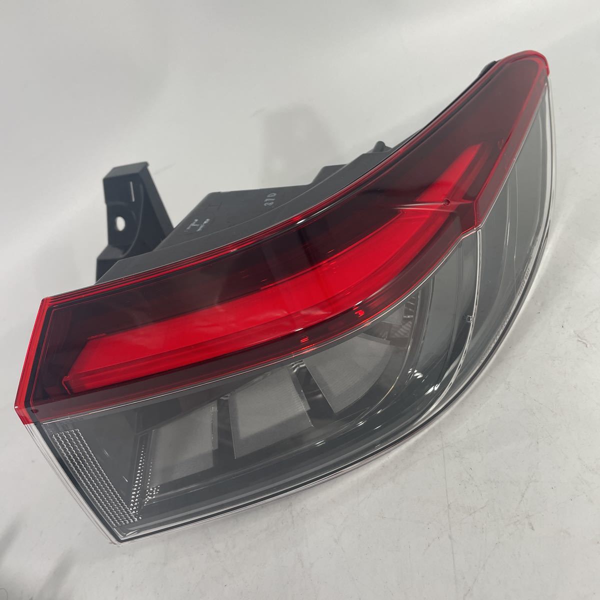 M 23-3-4美品　 ヴェゼル RV3 RV4 eHEV 220-622BH 刻印H