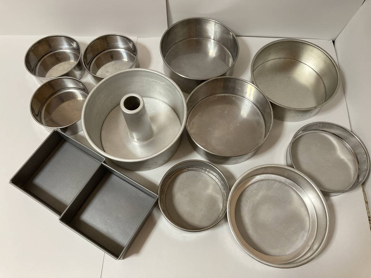 業務用　ケーキ型　厨房機器　12点セット　シフォンケーキ型　スポンジケーキ型　6個　ふるい　3個　セパトデコ型　2個　製菓型 キズ 汚れ