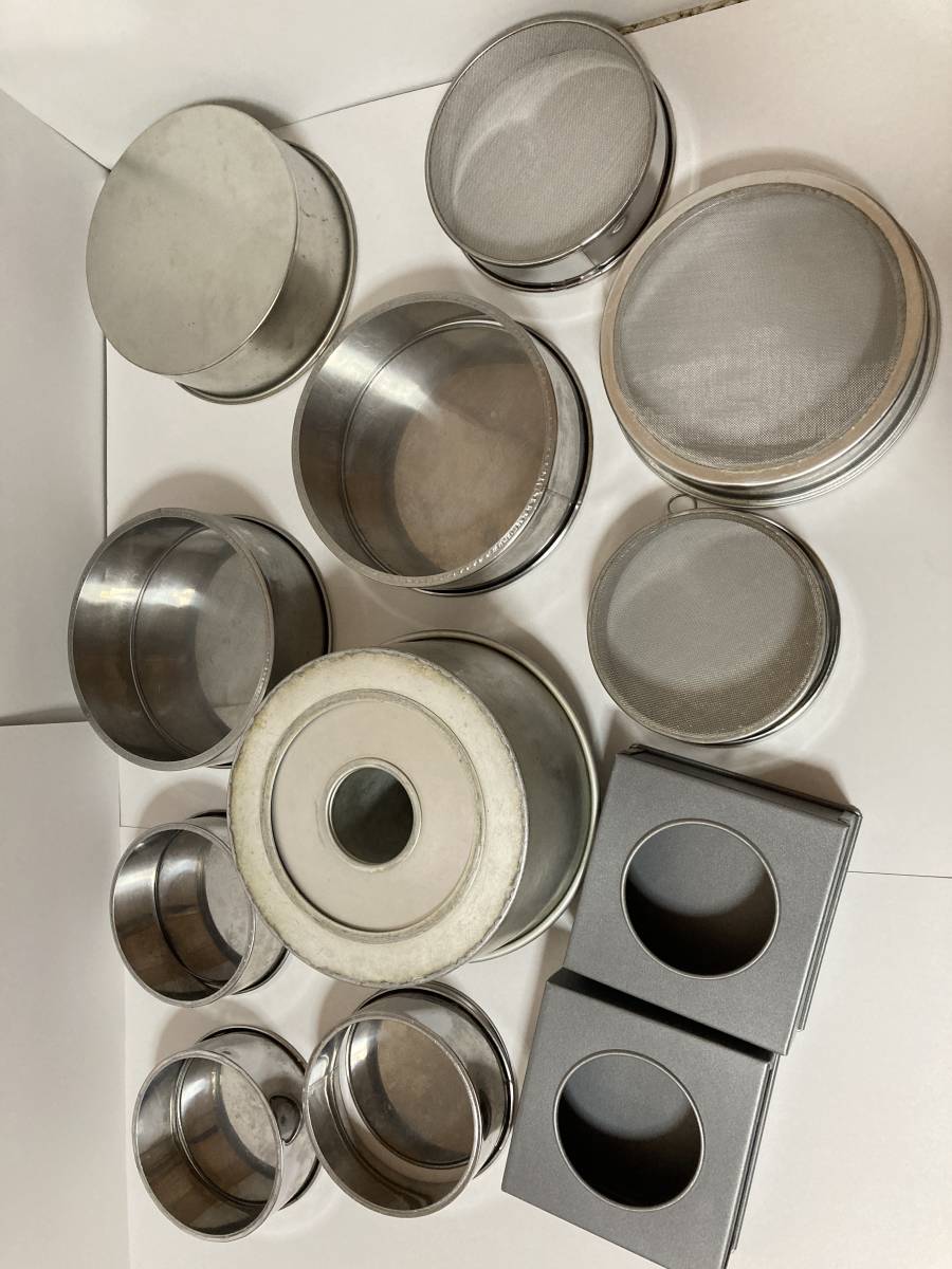 業務用　ケーキ型　厨房機器　12点セット　シフォンケーキ型　スポンジケーキ型　6個　ふるい　3個　セパトデコ型　2個　製菓型 キズ 汚れ