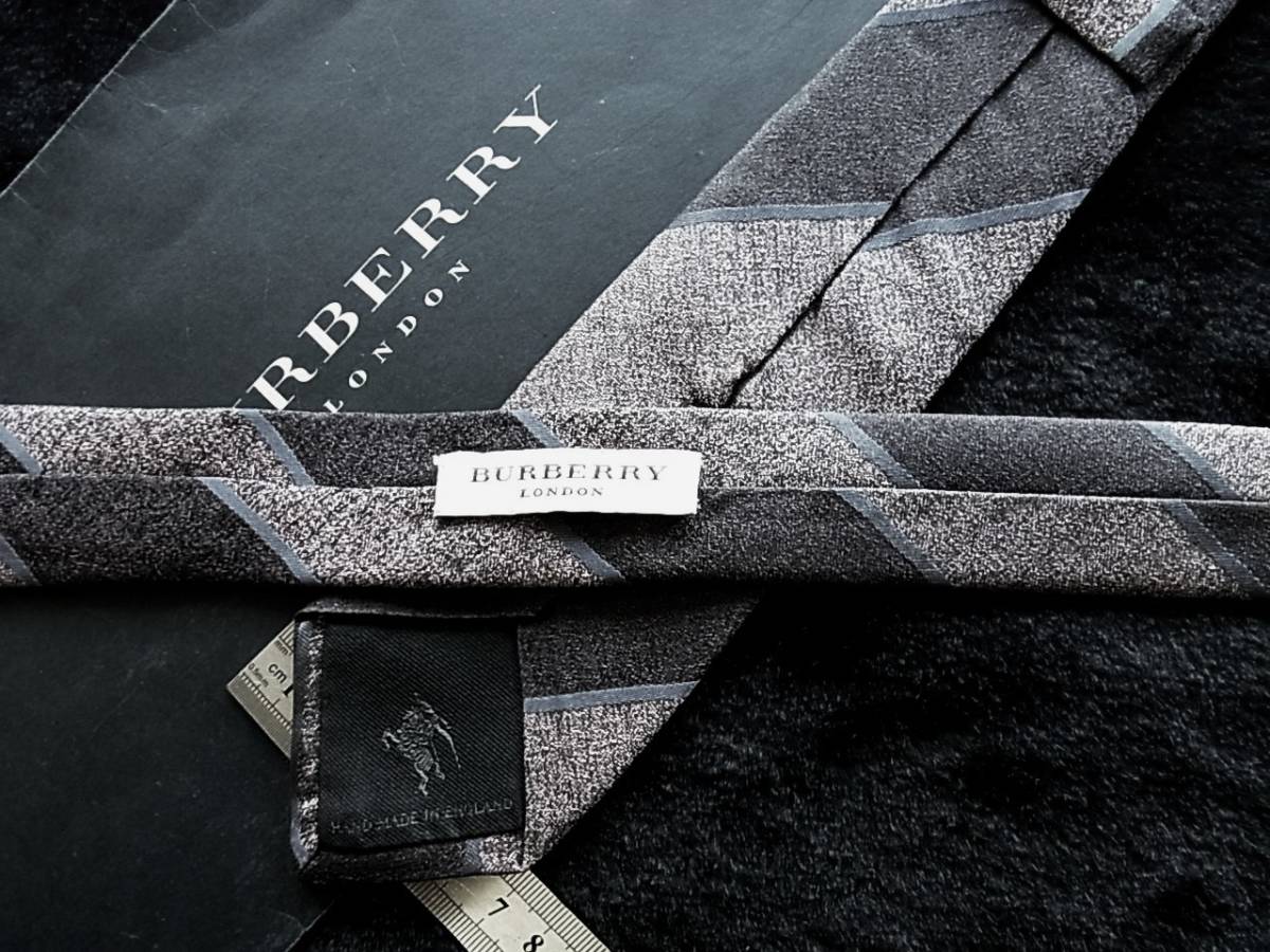 ♪*:.*:№Y7012【美品】本場バーバリー【最高級ハンドメイド】【ロゴ入】ネクタイ★人気の超細・ナロータイ