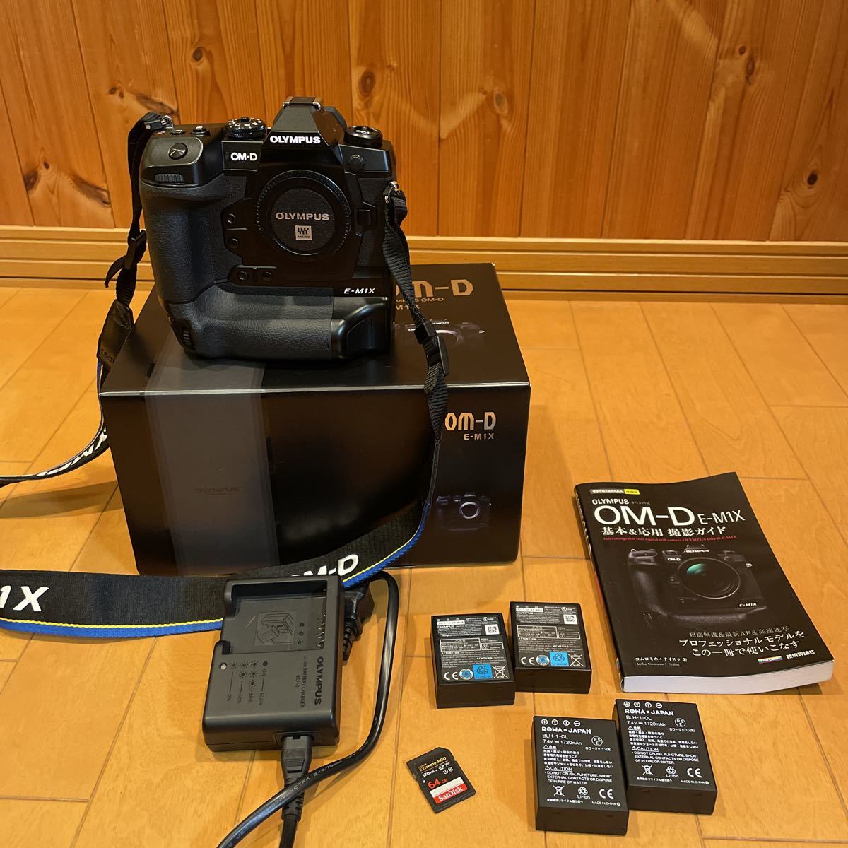 OM-D E-M1X 本体と付属品 OLYMPUS OM-D E-M1X 【公式通販】