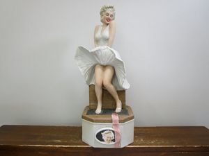 マリリンモンロー 陶器のYahoo!オークション(旧ヤフオク!)の相場・価格