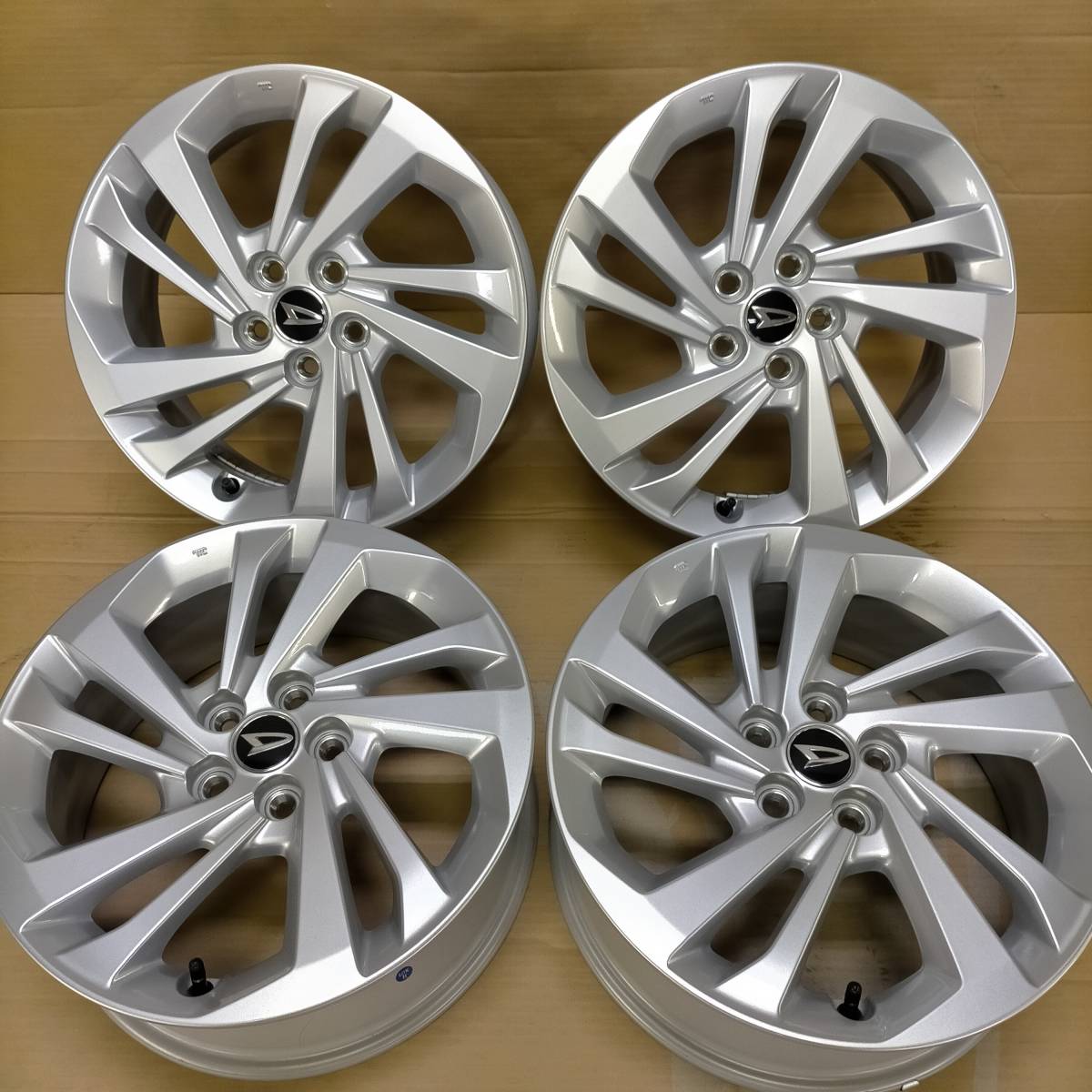 ダイハツ ロッキー ハイブリッド 純正 Yahoo!オークション - 新車外し 