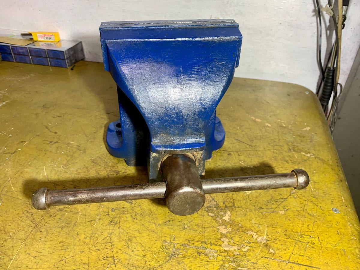 中古品 ナベヤ ERON NO.150 口幅150mm リードバイス 卓上バイス 万力 31kg