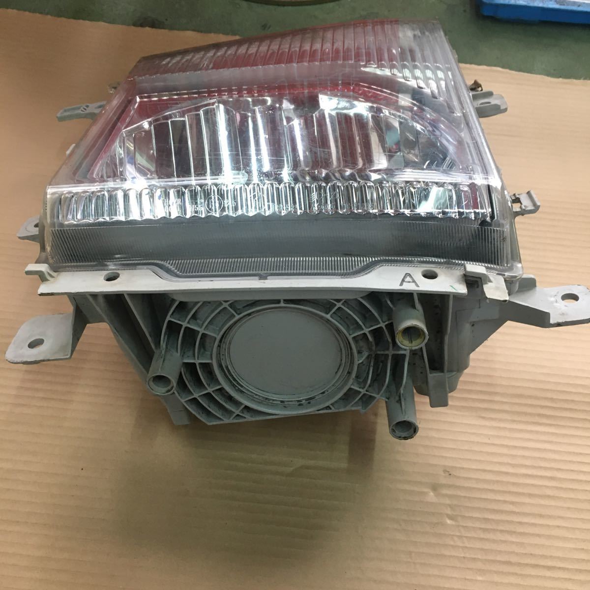 いすゞエルフ左側ヘッドランプ純正NPR85新品左ライト8-98241320-0