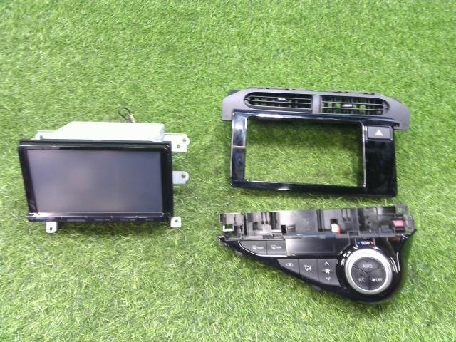 純正 カーナビ 9インチ NSZT-Y64T ナビ枠・エアコンスイッチパネル
