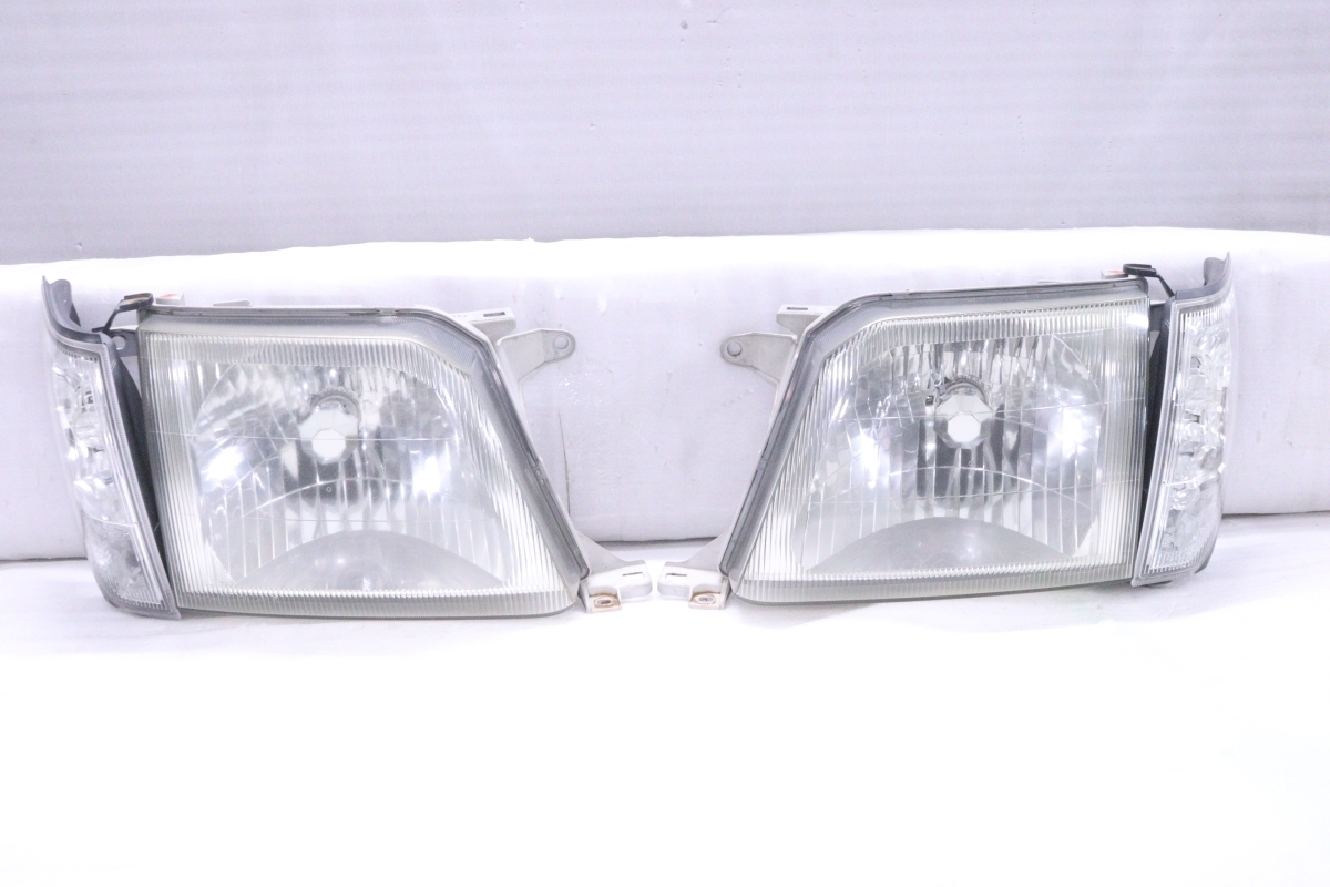 クラウン220系 左LEDヘッドライトステー割れなし