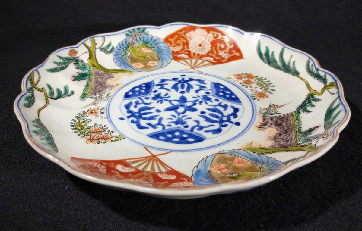 古伊万里 染付 金彩 色絵 唐草文 花文 鳳凰に菊の御紋入り扇図 22cm 輪