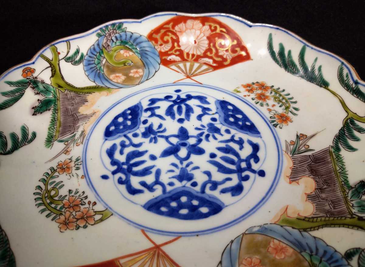 古伊万里 染付 金彩 色絵 唐草文 花文 鳳凰に菊の御紋入り扇図 22cm 輪