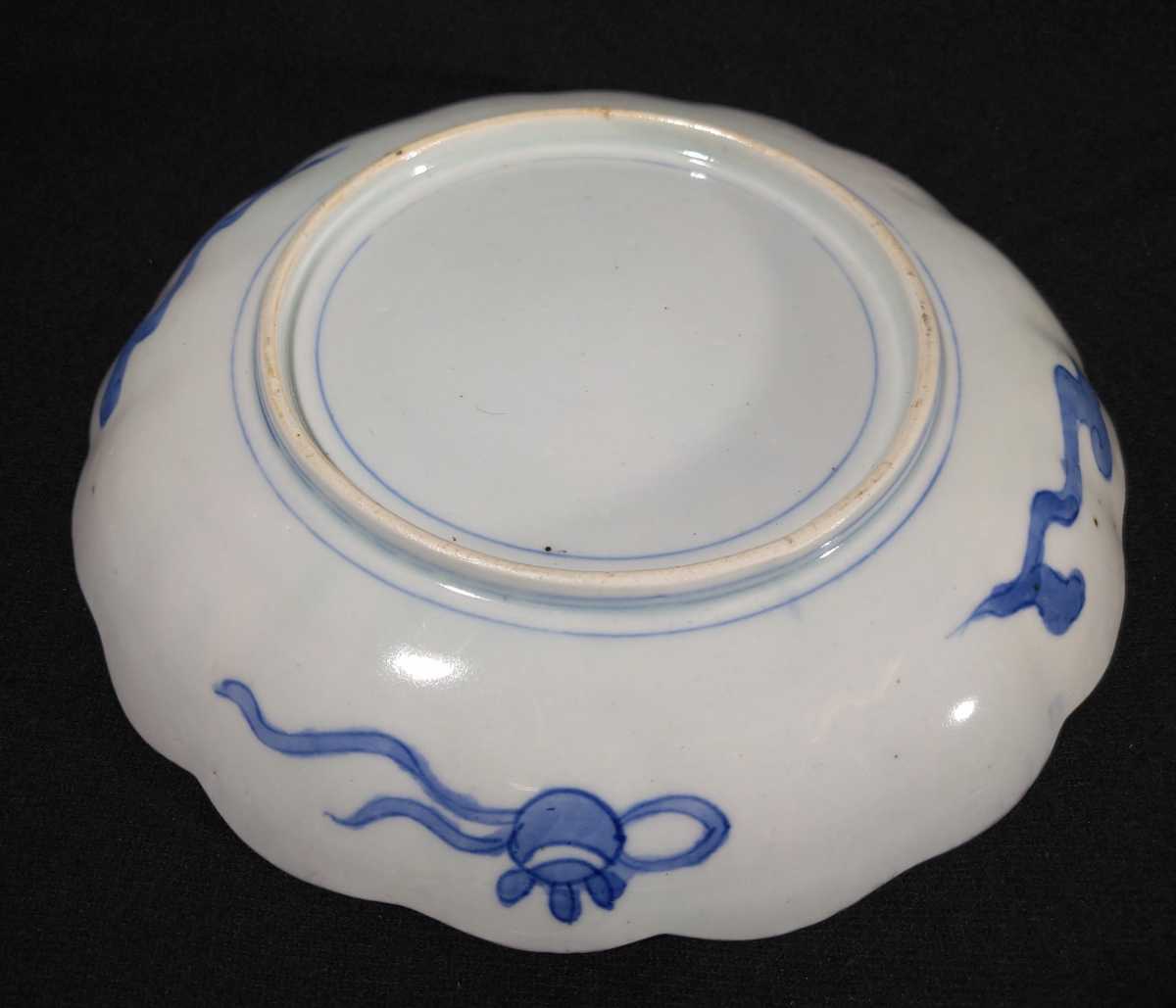 古伊万里 染付 金彩 色絵 唐草文 花文 鳳凰に菊の御紋入り扇図 22cm 輪