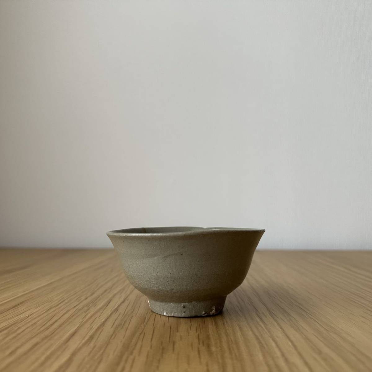 青磁碗　李朝初期？　金継ぎ有り 青磁碗 金継ぎ有り 李朝初期？ 公式通販 李朝 金継ぎ - 韓国骨董