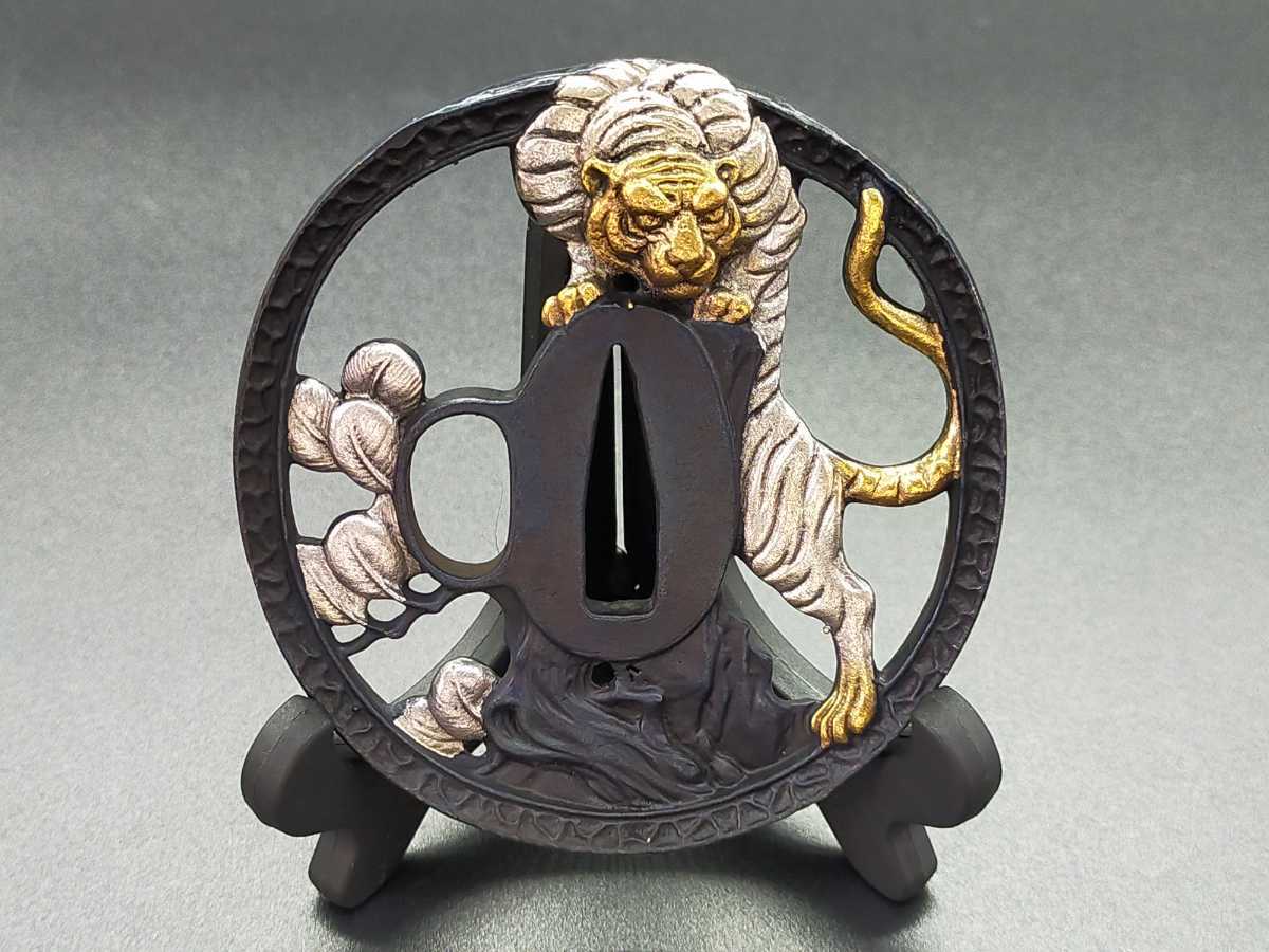 Q6638 刀鍔 猛虎の図 銅地 絵金銀 日本刀装具 鍔 つば 鐔 刀鐔 刀の鍔