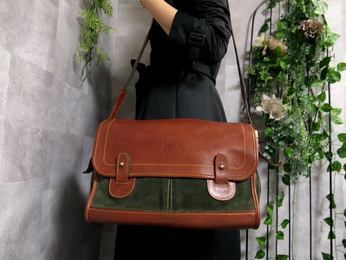 ロエベ ロゴ型押し アナグラム ○超美品○LOEWE ロゴ型押し○バイ