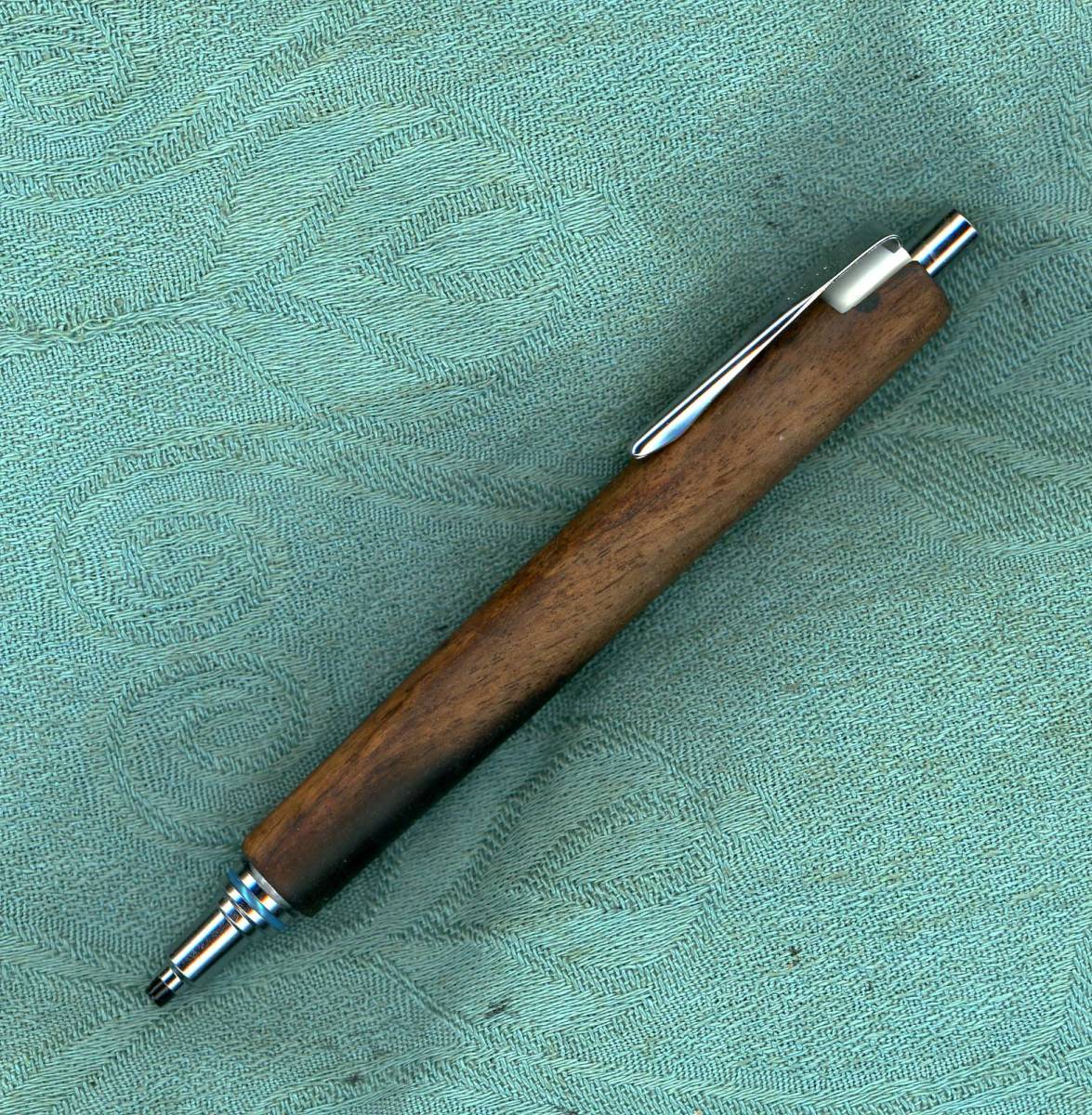 三菱鉛筆 クルトガ アドバンス、貴重な黒柿軸、0.5ｍｍ芯★KU45