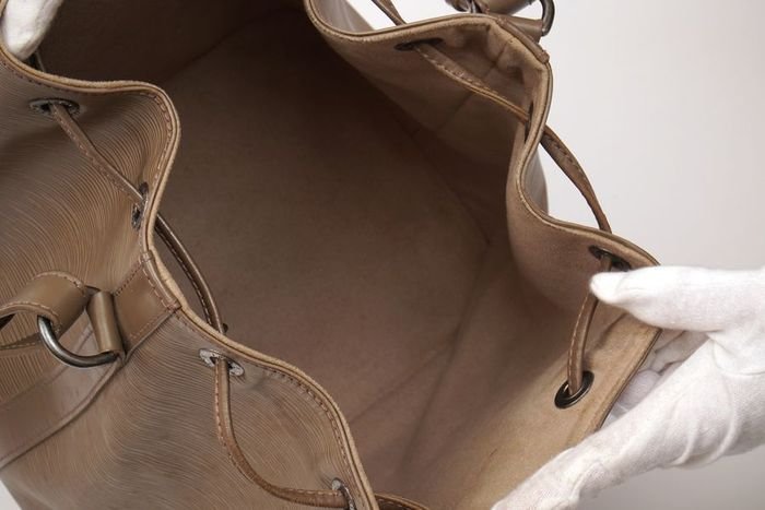 【極美品】ルイヴィトン Louis Vuitton エピ プチノエ 巾着 ショルダーバッグ レディース M44109 定価約23万円 6053 ルイヴィトン エピ プチノエ モノトク ⁄ 鑑定済ルイヴィトン