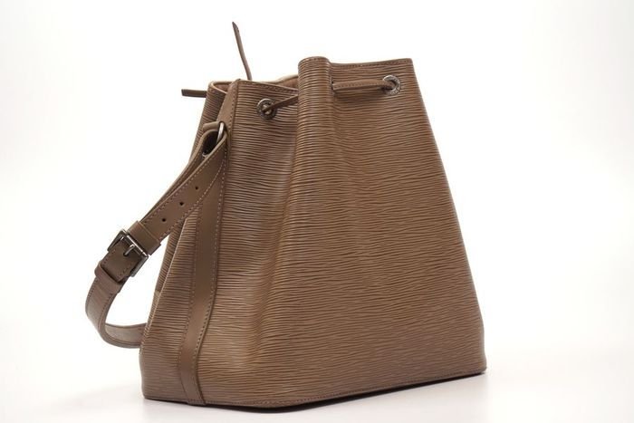 【極美品】ルイヴィトン Louis Vuitton エピ プチノエ 巾着 ショルダーバッグ レディース M44109 定価約23万円 6053 ルイヴィトン エピ プチノエ モノトク ⁄ 鑑定済ルイヴィトン