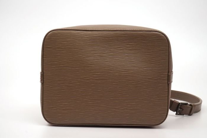 【極美品】ルイヴィトン Louis Vuitton エピ プチノエ 巾着 ショルダーバッグ レディース M44109 定価約23万円 6053 ルイヴィトン エピ プチノエ モノトク ⁄ 鑑定済ルイヴィトン