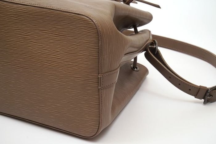 【極美品】ルイヴィトン Louis Vuitton エピ プチノエ 巾着 ショルダーバッグ レディース M44109 定価約23万円 6053 ルイヴィトン エピ プチノエ モノトク ⁄ 鑑定済ルイヴィトン
