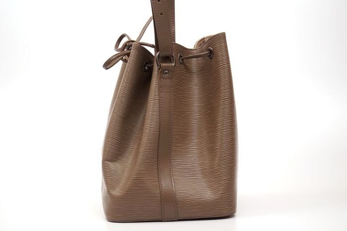 【極美品】ルイヴィトン Louis Vuitton エピ プチノエ 巾着 ショルダーバッグ レディース M44109 定価約23万円 6053 ルイヴィトン エピ プチノエ モノトク ⁄ 鑑定済ルイヴィトン