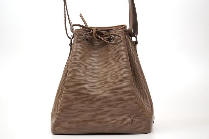 【極美品】ルイヴィトン Louis Vuitton エピ プチノエ 巾着 ショルダーバッグ レディース M44109 定価約23万円 6053 ルイヴィトン エピ プチノエ モノトク ⁄ 鑑定済ルイヴィトン