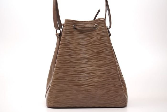 【極美品】ルイヴィトン Louis Vuitton エピ プチノエ 巾着 ショルダーバッグ レディース M44109 定価約23万円 6053 ルイヴィトン エピ プチノエ モノトク ⁄ 鑑定済ルイヴィトン