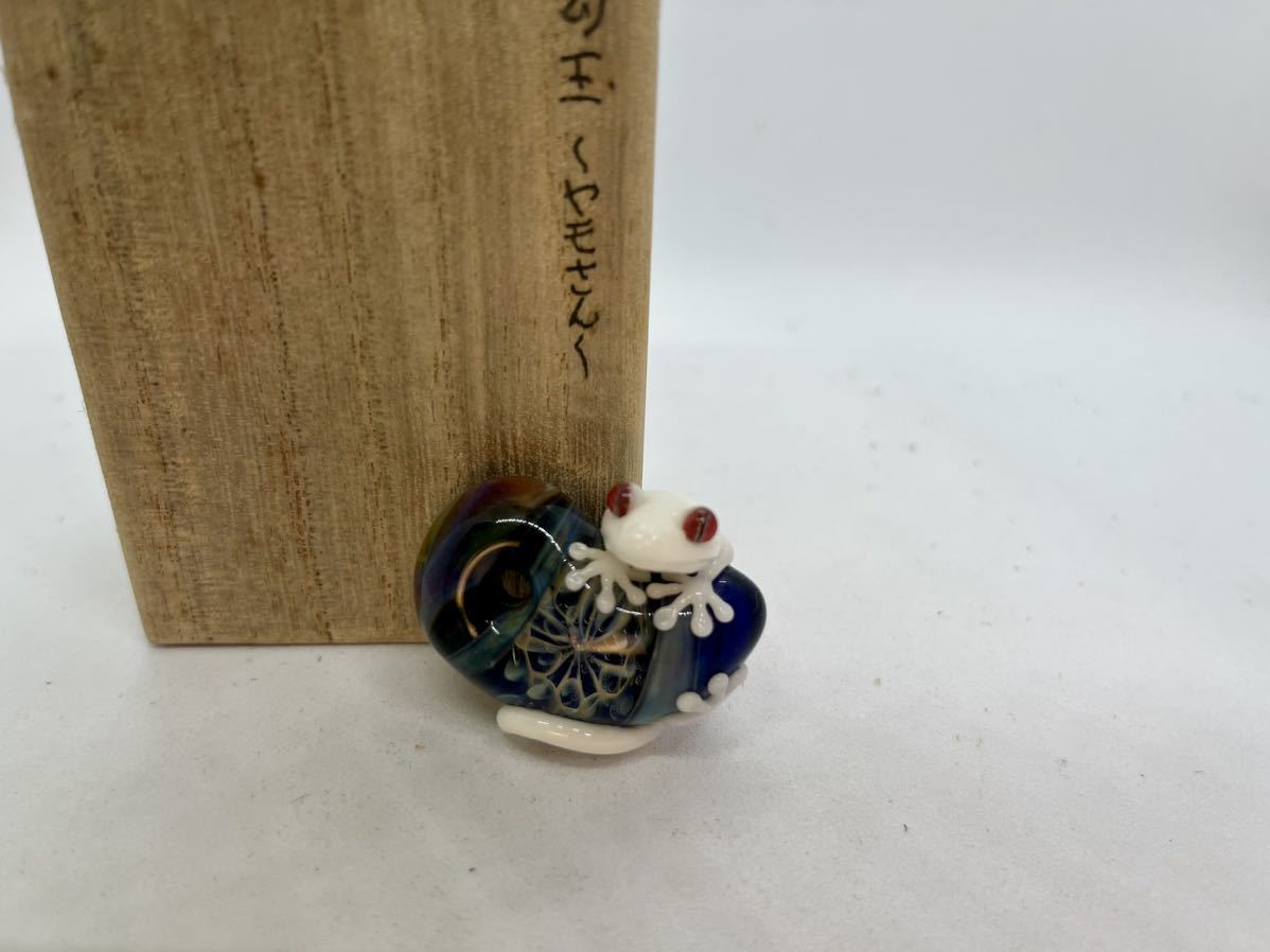 根付け　ヤモリ　玉之銘　時代物　骨董品 根付 ケンタロー kengtaro 「勾玉 ヤモさん」現代根付 ガラス工芸 白い