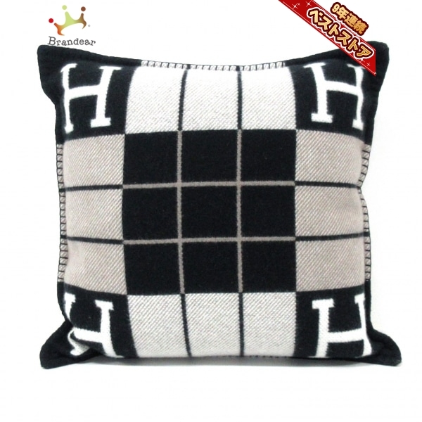 最安値，格安 エルメス HERMES アヴァロン3 ウール&times;カシミヤ エクリュ&times;黒 クッション 同様 小物(服飾小物)｜売買されたオークション情報、yahooの商品情報をアーカイブ公開 - オークファン 服飾小物