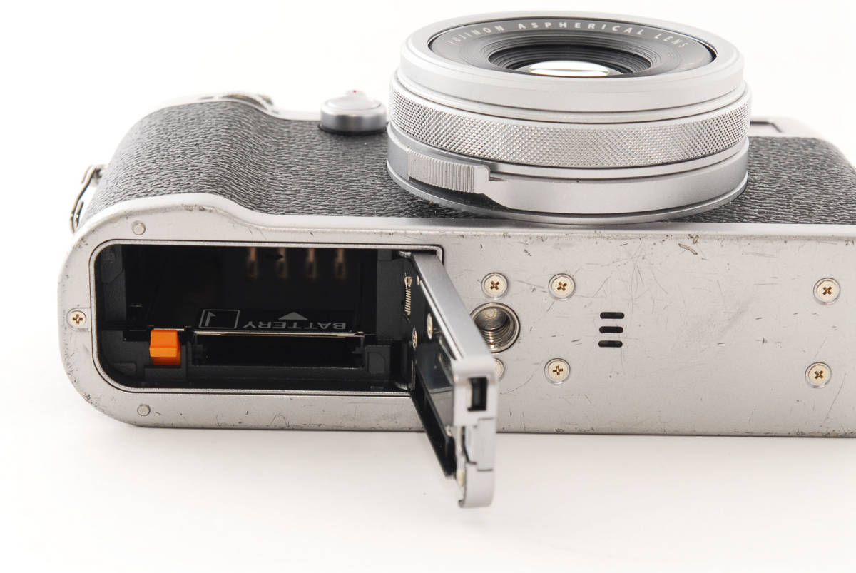 FUJIFILM 富士フイルム X100F SILVER シルバー ショット回数 3400回