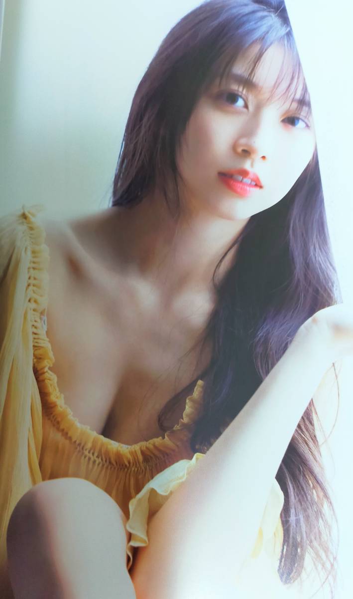 牧野真莉愛 写真集 『 牧野真莉愛全集 2018-2022 』 ケース付/美品 (ま