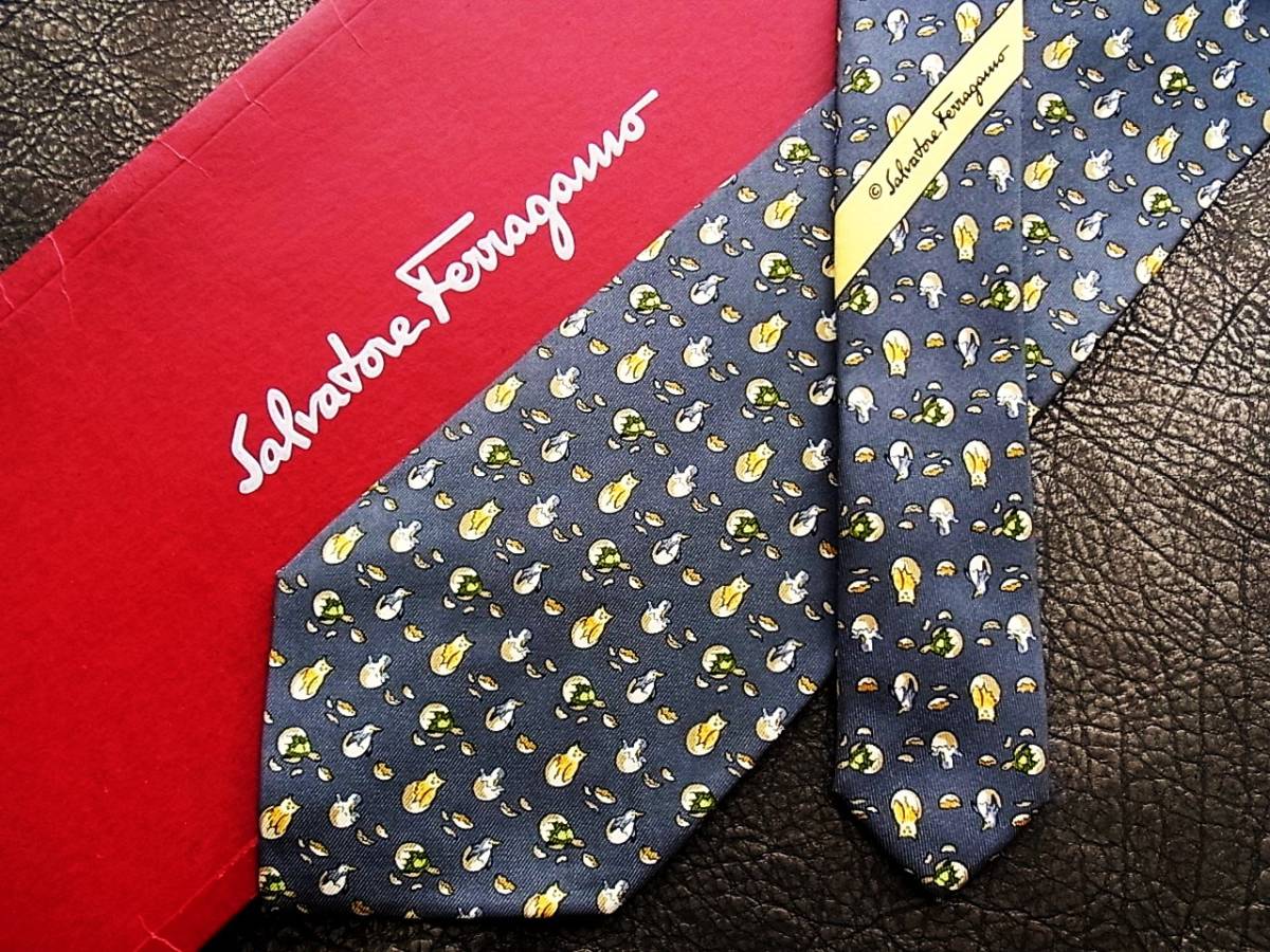 bvr4997♪良品♪フェラガモ【動物「孵化」・卵タマゴ・亀・カメ・ペンギン・フクロウ梟】ネクタイ
