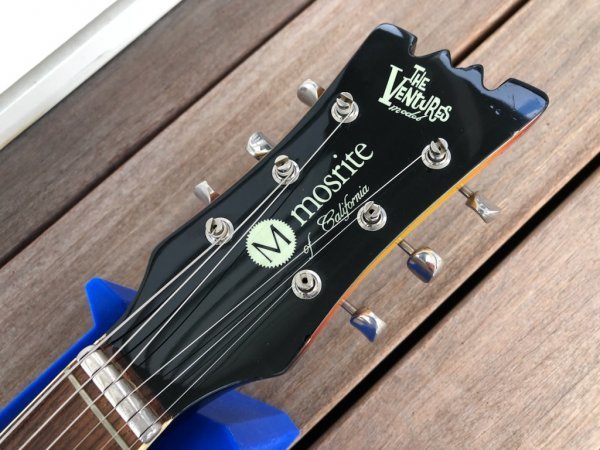 オリジナルハードケース付属 黒雲製 Mosrite of California THE