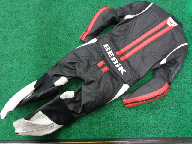 ☆BERIK ベリック セパレートレーシングスーツ ブラック/レッド