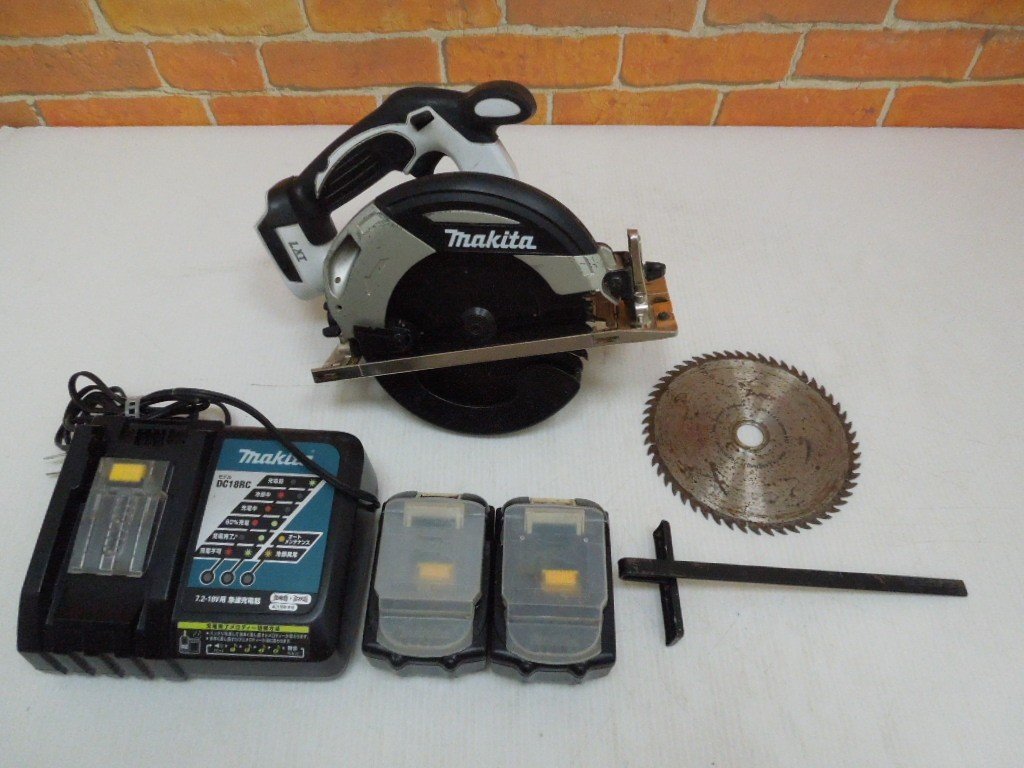 ‡ 0949 makita マキタ 充電式丸ノコ HS630D 2016年製 18V 165mm バッテリー2個/充電器/ケース付き 切断機 木材加工 動作確認済 中古品