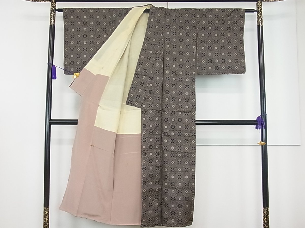 龍郷絣 逸品 本場大島紬 平和屋着物○本場大島紬 菱花文 正絹 未