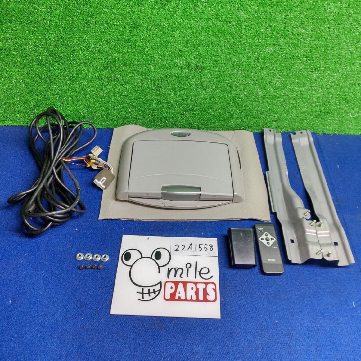 ＡＣＲ５０Ｗ／ＡＣＲ５５　エスティマ　純正　リアモニター（Ｖ９Ｔ－Ｒ５６Ｃ）　１Ｂ２－５－１／２２Ａ１５５８*同梱不可