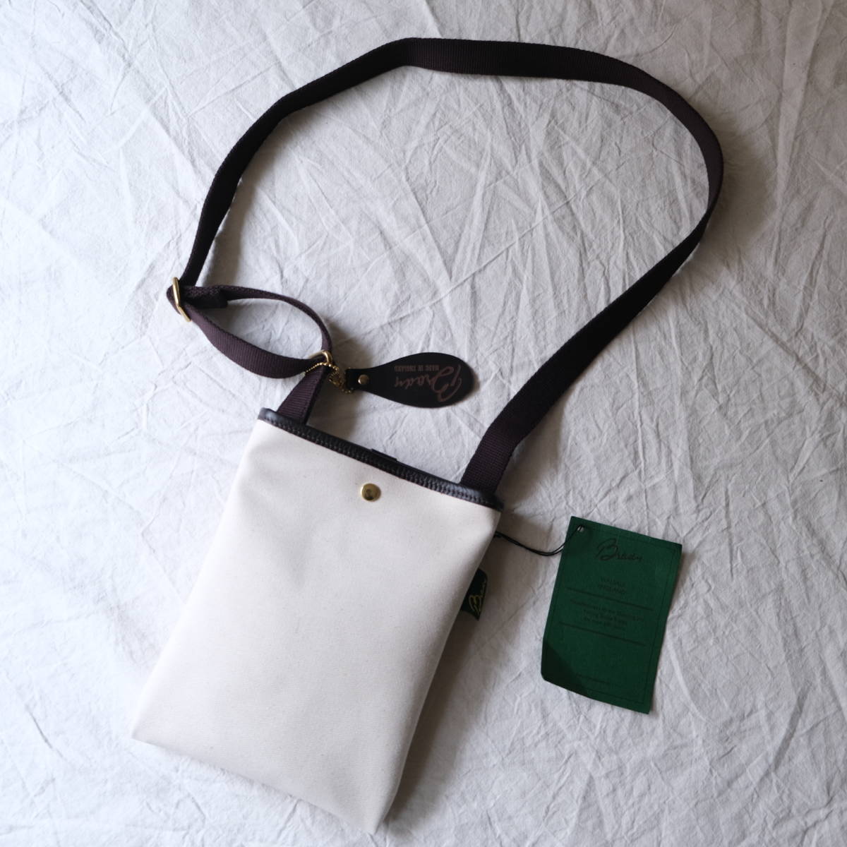 美品【 Brady 】ブレディ ■ NITONELLA MINI 縦型 コンパクト ショルダーバッグ / エクリュ系 / イギリス 英国製