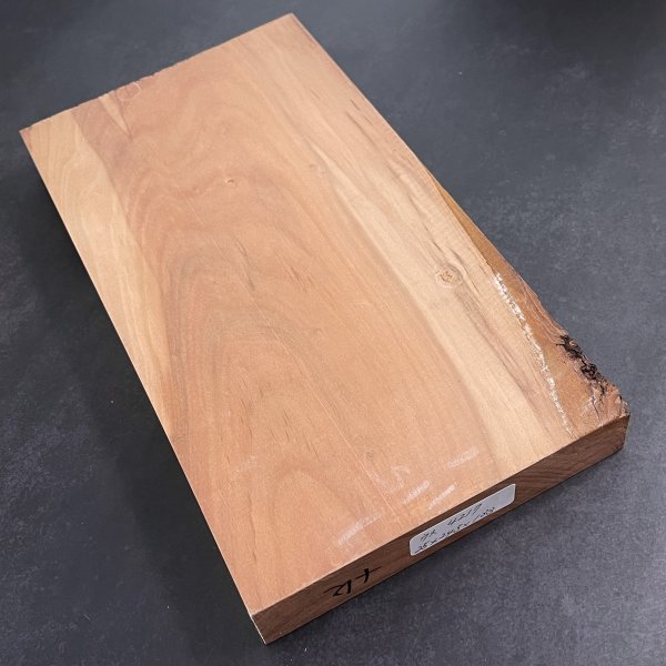 4217 国産銘木 綺麗な色 貴重な梅（ウメ）の木 板材 約25×133×245mm 乾燥材