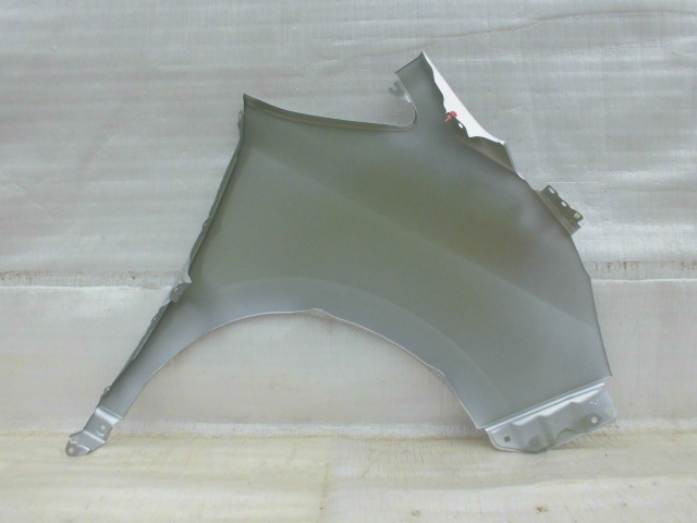 ☆即決☆トヨタ⁄ヴォクシー⁄80系⁄純正品⁄左フロントフェンダー