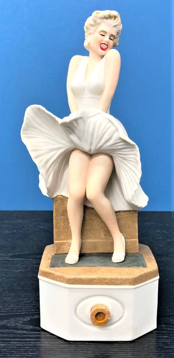 マリリンモンロー 7年目の浮気 陶器ボトル 750ml(2302g) 43% Fascinate