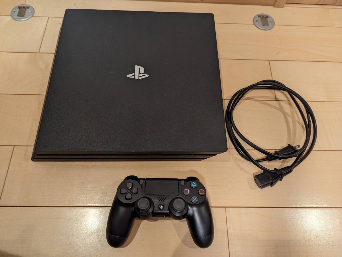 【中古】PS4 Playstation4 Pro (CUH-7000B) おまけコントローラスタンド付き