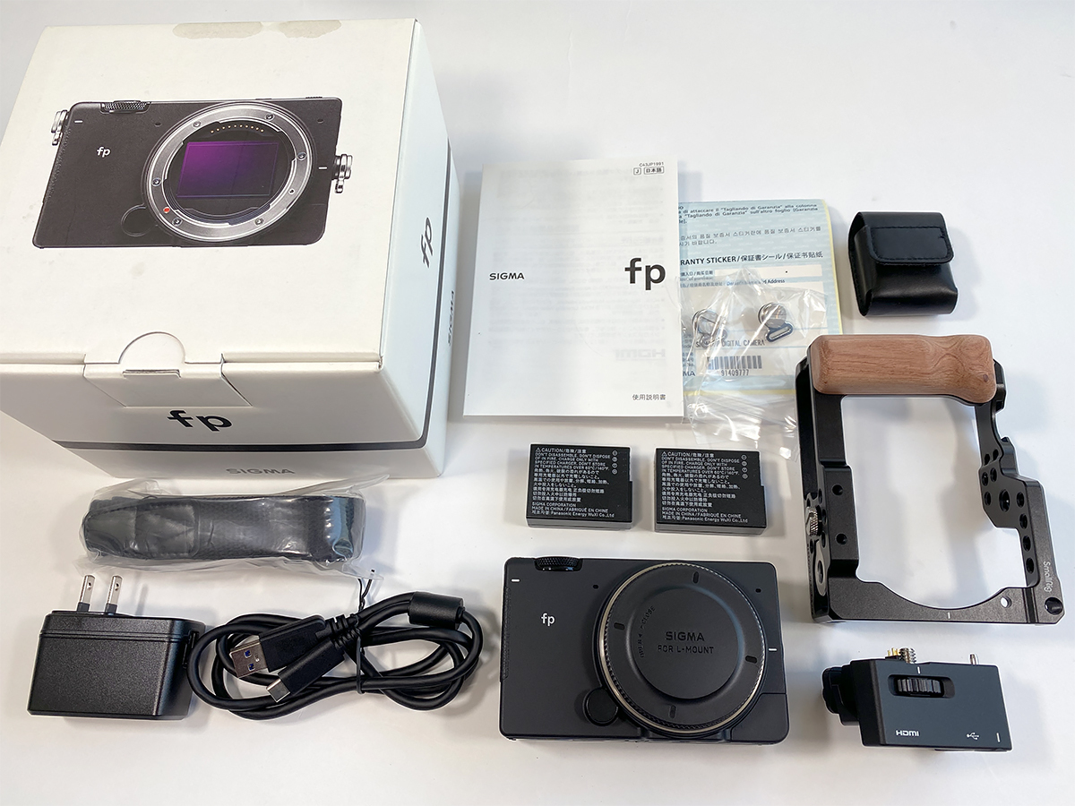 美品】SIGMA fp ボディ | 付属品完備＋おまけ付き(ケージ＆追加バッテリー)