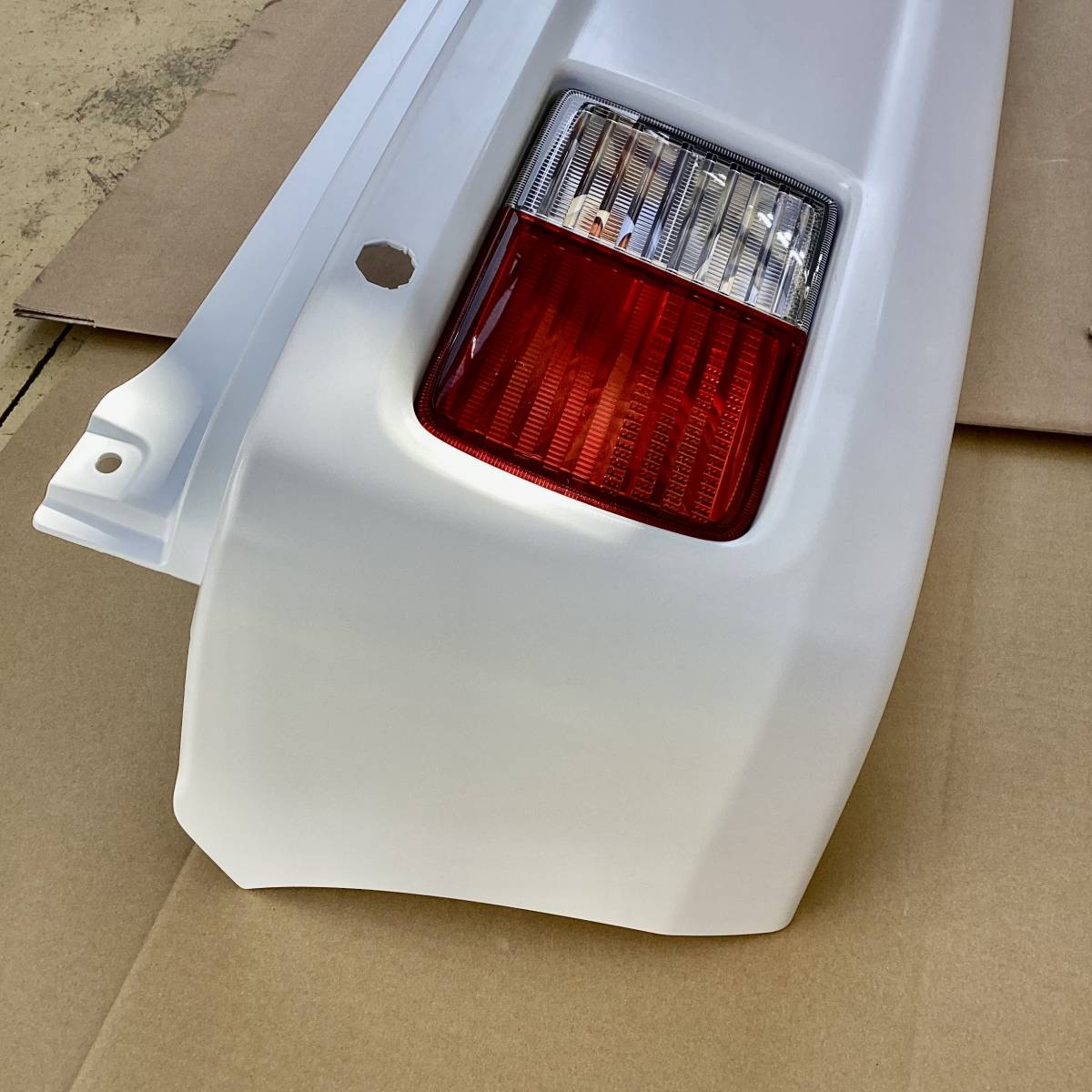 美品 新車外し DA17V エブリイバン 純正リアバンパー ホワイト 26U 白 